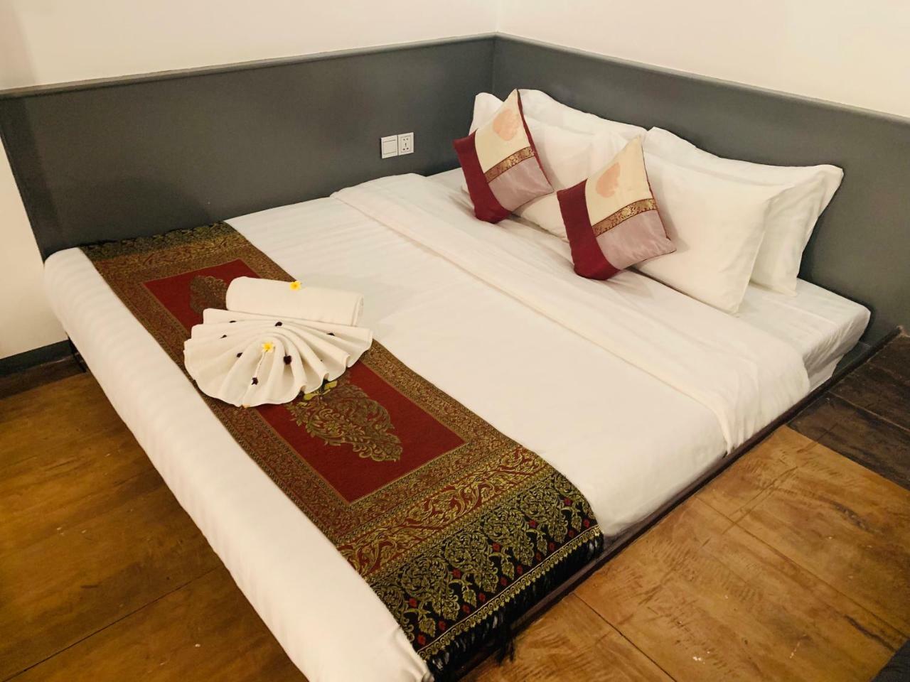 1004 Boutique Hotel เสียมราฐ ภายนอก รูปภาพ